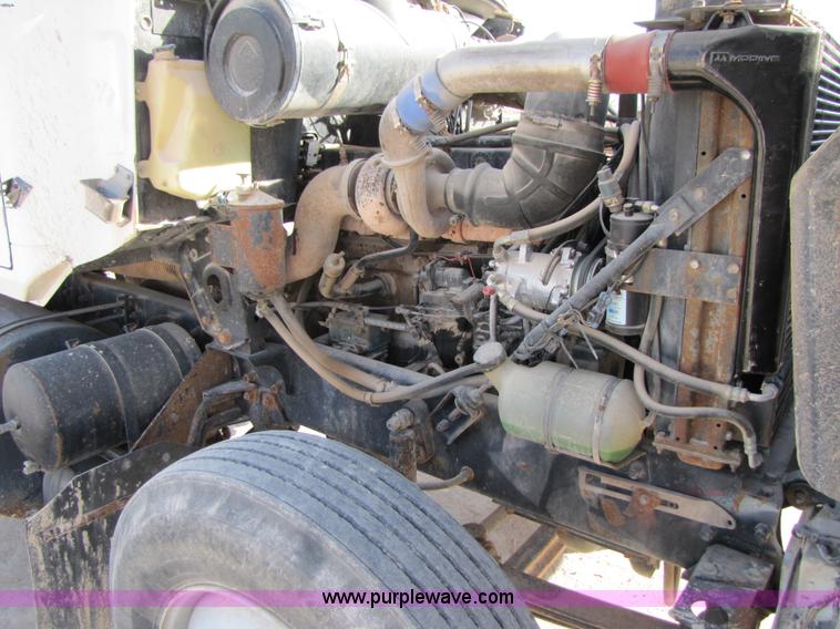 image for item 3537 1991 Mack CH613 semi truck