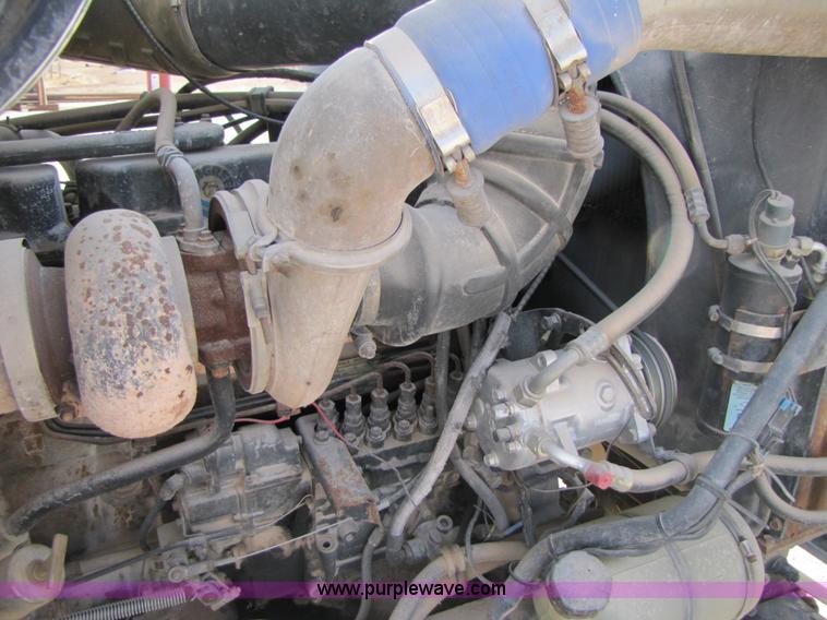 image for item 3537 1991 Mack CH613 semi truck