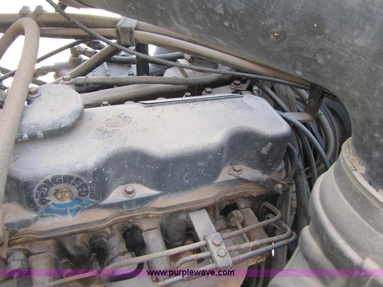 image for item 3537 1991 Mack CH613 semi truck