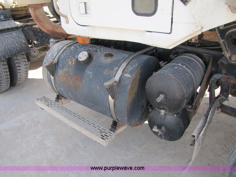 image for item 3537 1991 Mack CH613 semi truck