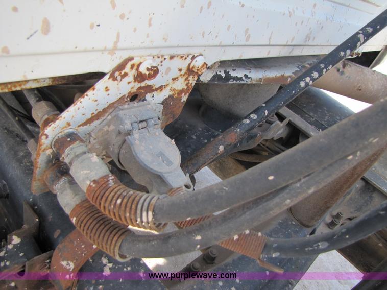 image for item 3537 1991 Mack CH613 semi truck