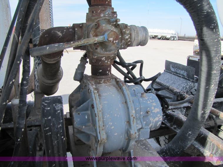 image for item 3537 1991 Mack CH613 semi truck