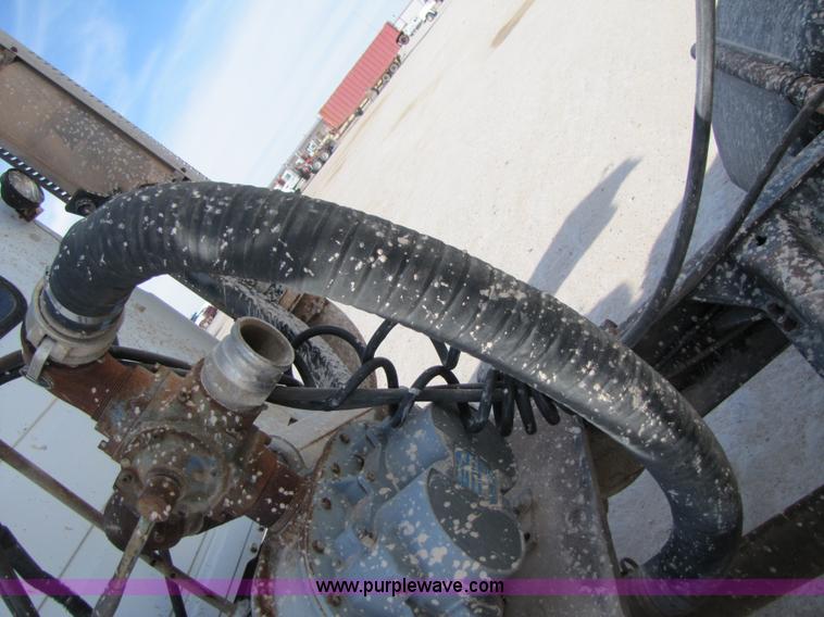 image for item 3537 1991 Mack CH613 semi truck