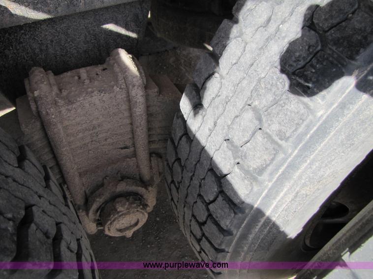 image for item 3537 1991 Mack CH613 semi truck