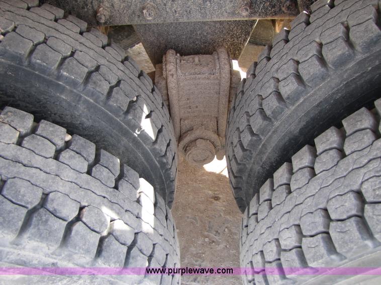 image for item 3537 1991 Mack CH613 semi truck