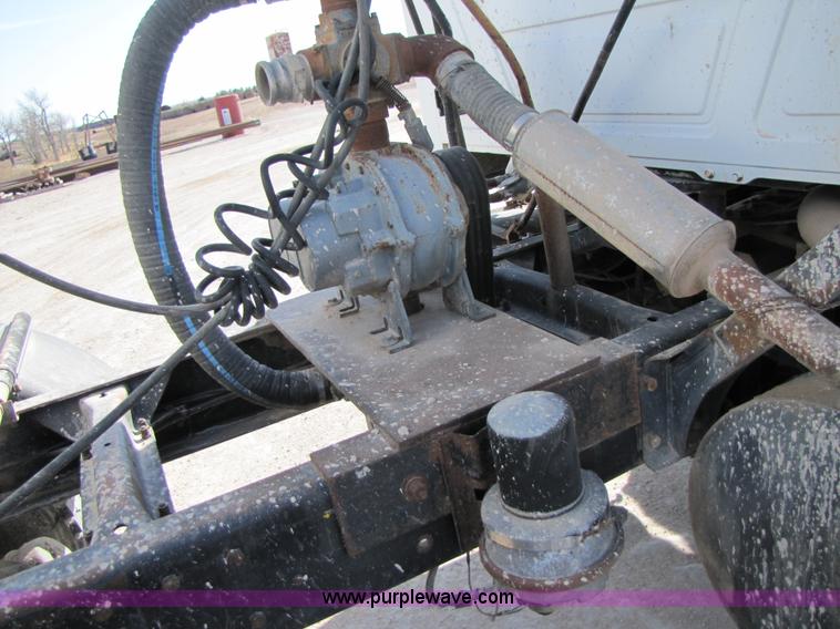 image for item 3537 1991 Mack CH613 semi truck