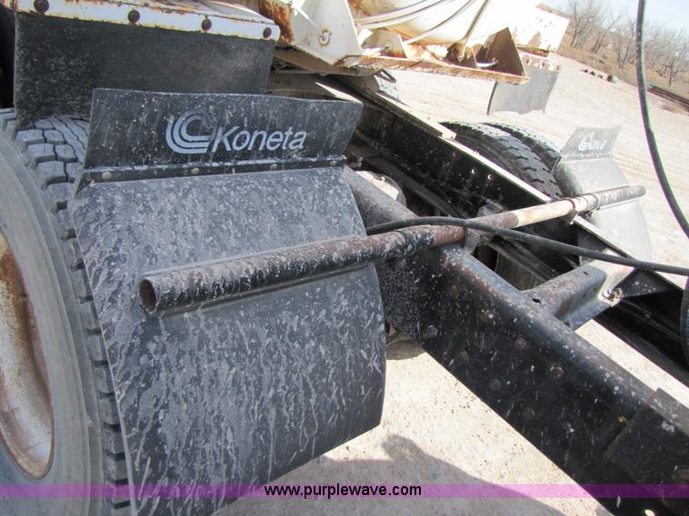 image for item 3537 1991 Mack CH613 semi truck