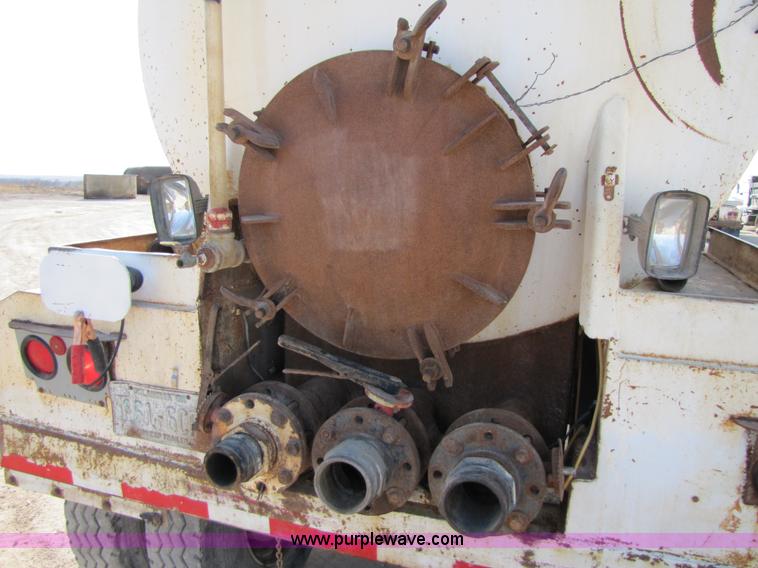 image for item 3538 1996 Shopbuilt 150 barrel vacuum trailer