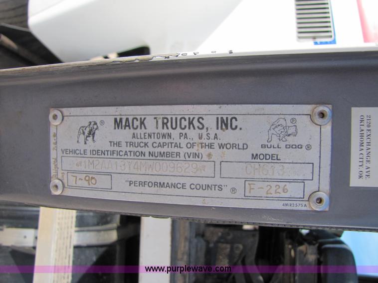 image for item 3539 1991 Mack CH613 semi truck