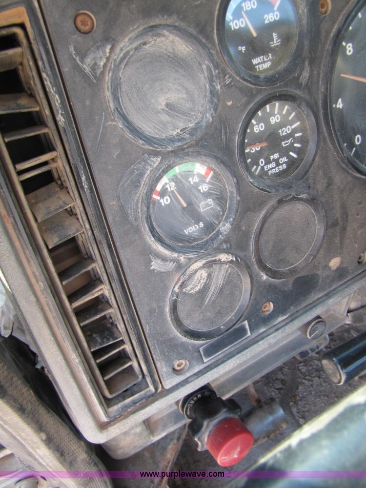 image for item 3539 1991 Mack CH613 semi truck