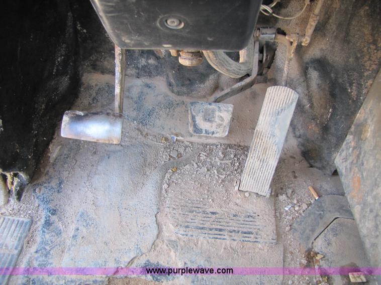 image for item 3539 1991 Mack CH613 semi truck