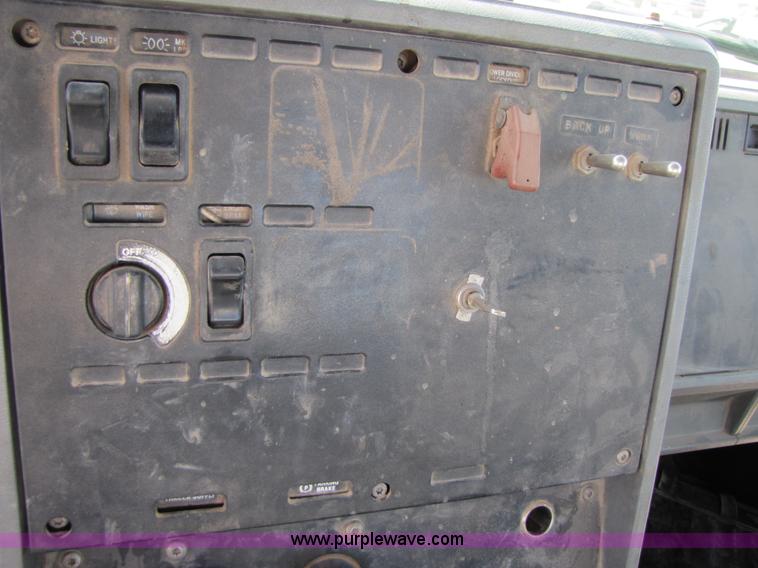 image for item 3539 1991 Mack CH613 semi truck