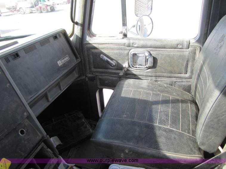 image for item 3539 1991 Mack CH613 semi truck