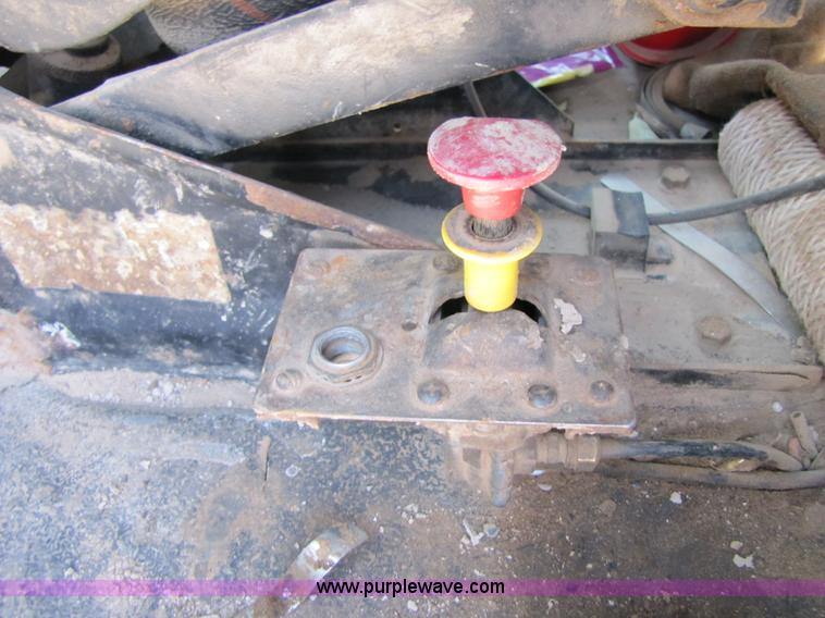 image for item 3539 1991 Mack CH613 semi truck