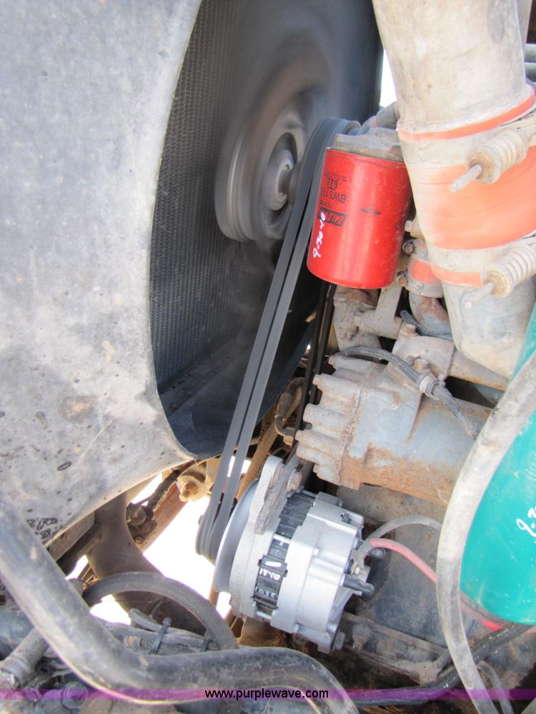 image for item 3539 1991 Mack CH613 semi truck