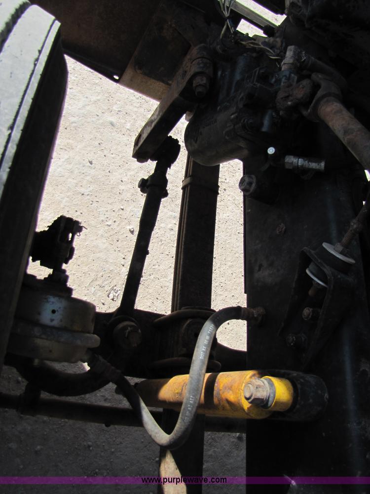 image for item 3539 1991 Mack CH613 semi truck