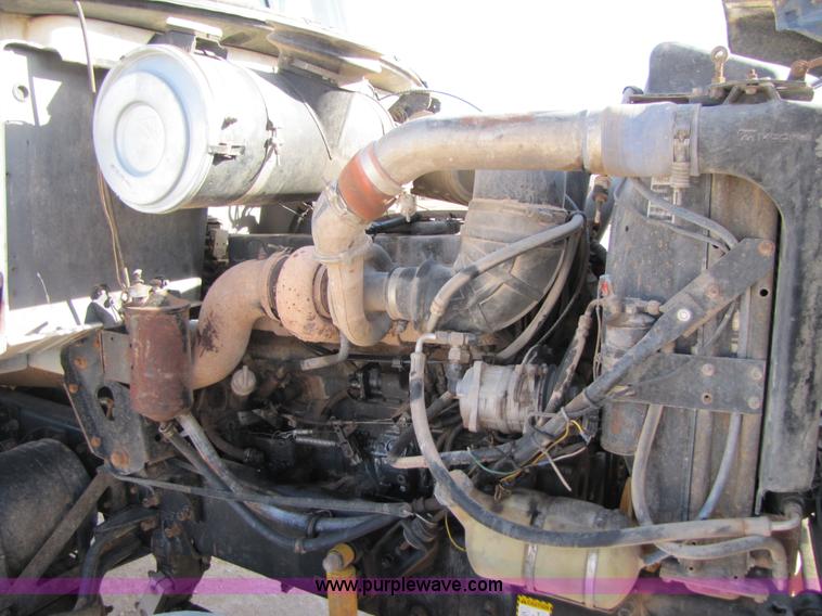 image for item 3539 1991 Mack CH613 semi truck