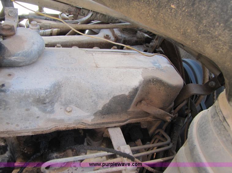 image for item 3539 1991 Mack CH613 semi truck