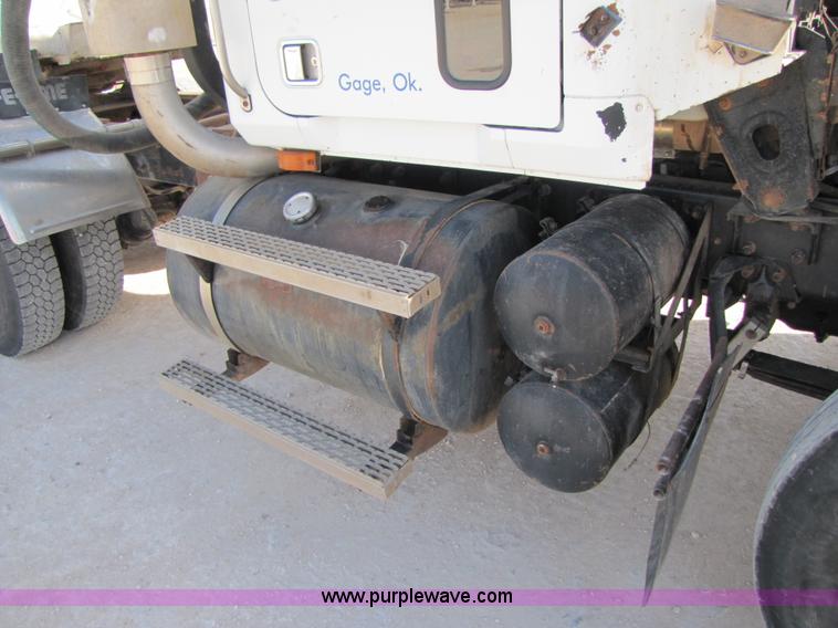 image for item 3539 1991 Mack CH613 semi truck