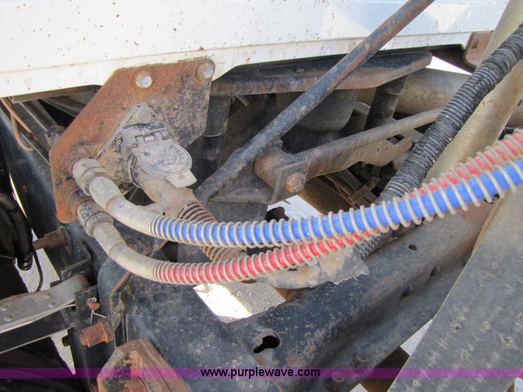 image for item 3539 1991 Mack CH613 semi truck