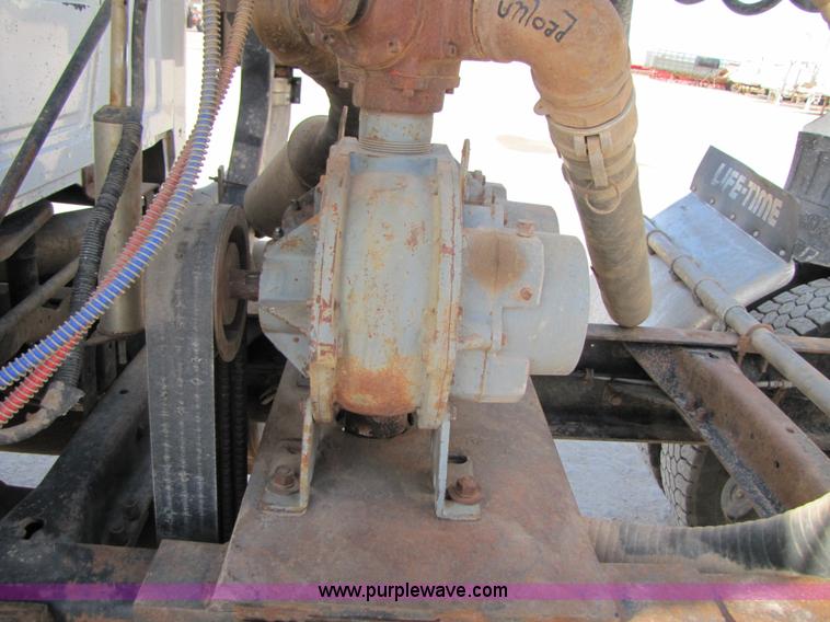 image for item 3539 1991 Mack CH613 semi truck