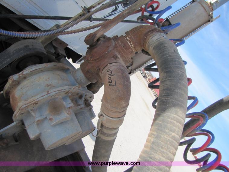 image for item 3539 1991 Mack CH613 semi truck