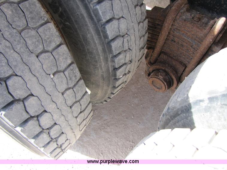 image for item 3539 1991 Mack CH613 semi truck