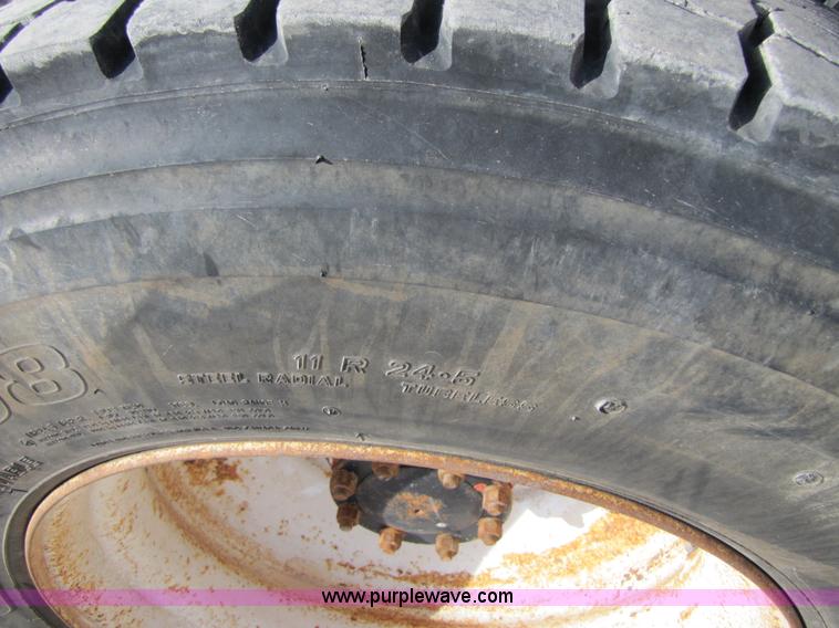 image for item 3539 1991 Mack CH613 semi truck