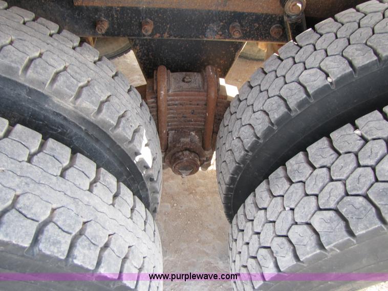 image for item 3539 1991 Mack CH613 semi truck