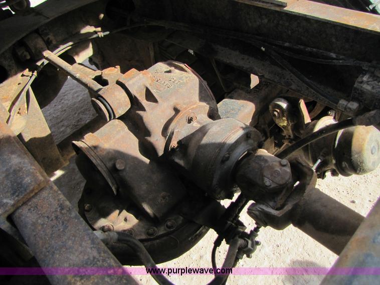 image for item 3539 1991 Mack CH613 semi truck