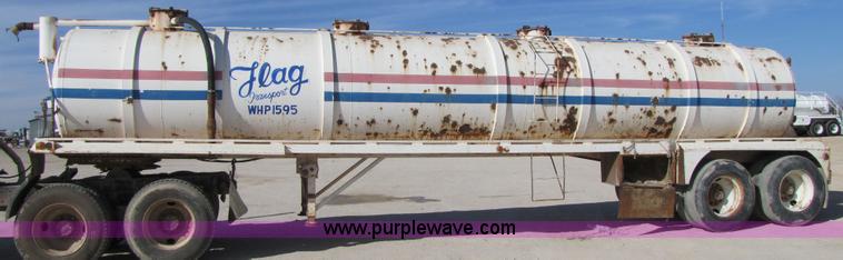 image for item 3540 1981 Tradeway 150 barrel vacuum trailer