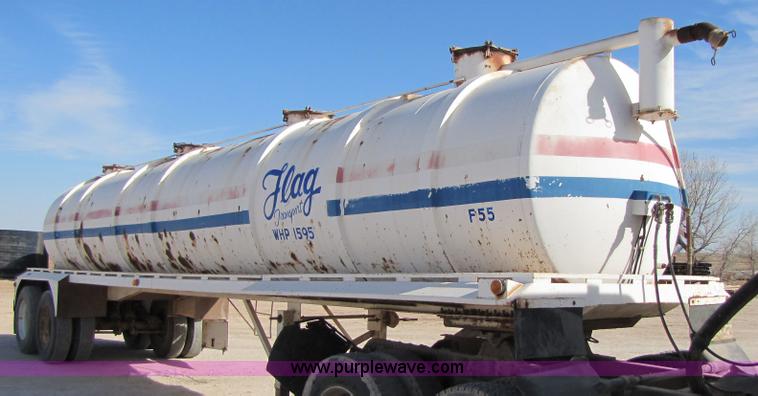 image for item 3540 1981 Tradeway 150 barrel vacuum trailer