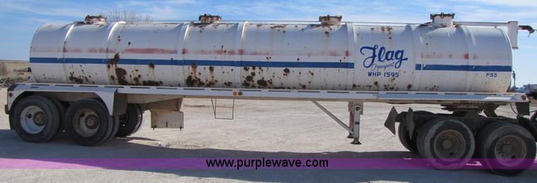 image for item 3540 1981 Tradeway 150 barrel vacuum trailer