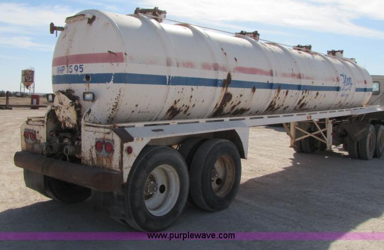 image for item 3540 1981 Tradeway 150 barrel vacuum trailer