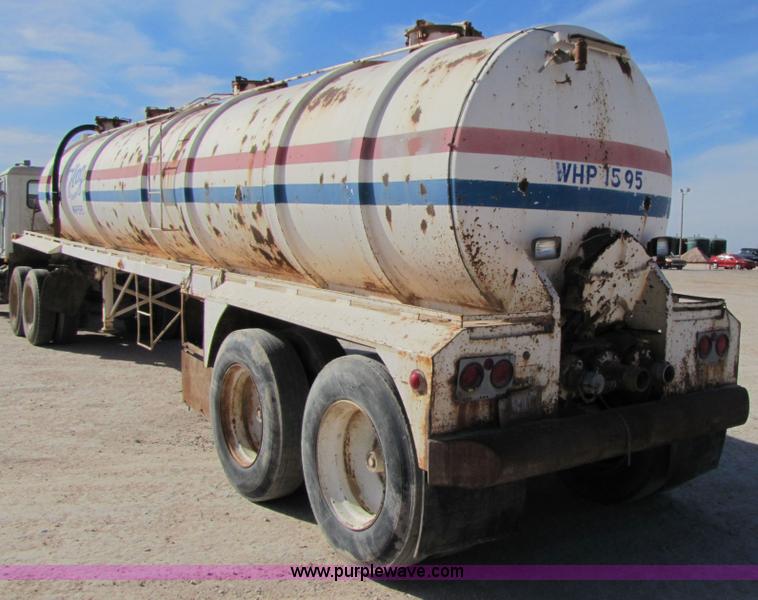 image for item 3540 1981 Tradeway 150 barrel vacuum trailer