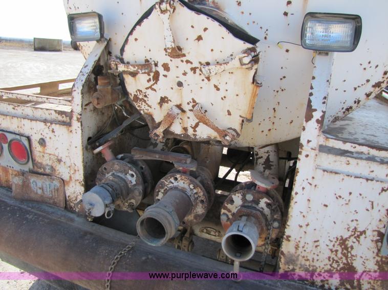 image for item 3540 1981 Tradeway 150 barrel vacuum trailer