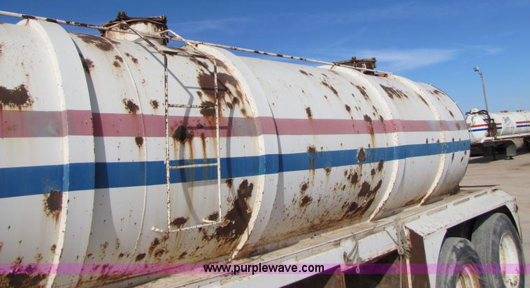 image for item 3540 1981 Tradeway 150 barrel vacuum trailer