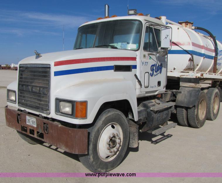 image for item 3541 1991 Mack CH613 semi truck