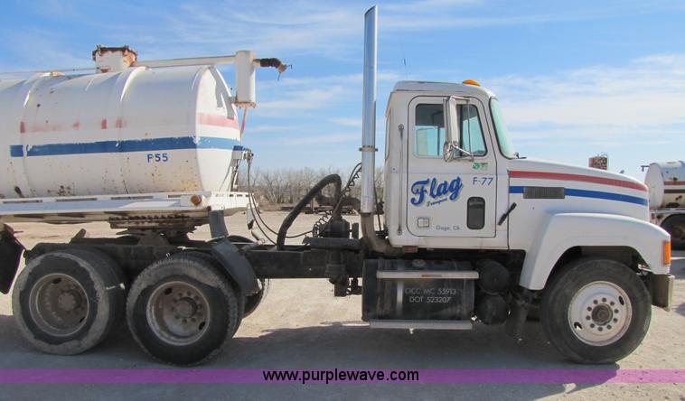 image for item 3541 1991 Mack CH613 semi truck