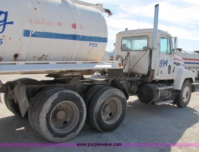 image for item 3541 1991 Mack CH613 semi truck