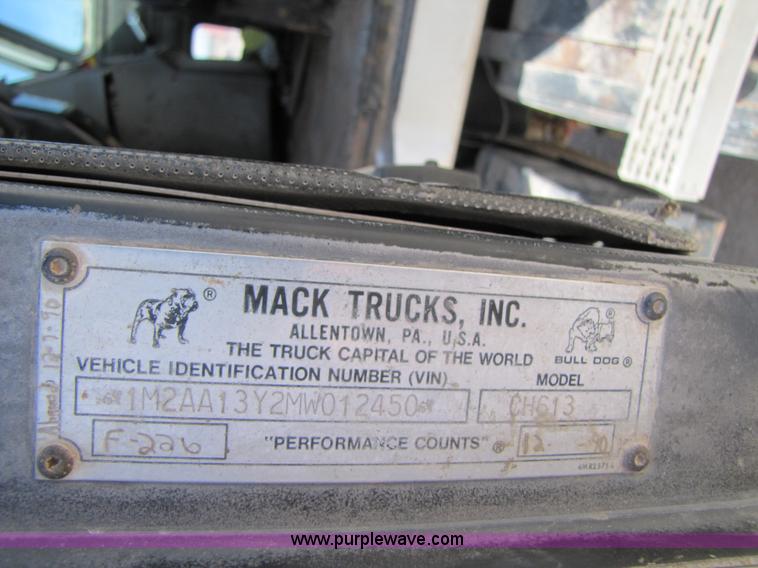 image for item 3541 1991 Mack CH613 semi truck