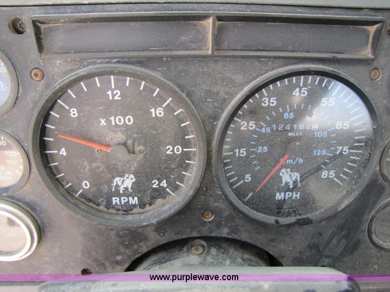 image for item 3541 1991 Mack CH613 semi truck