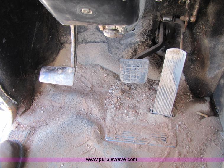 image for item 3541 1991 Mack CH613 semi truck