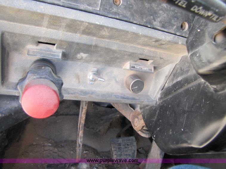 image for item 3541 1991 Mack CH613 semi truck