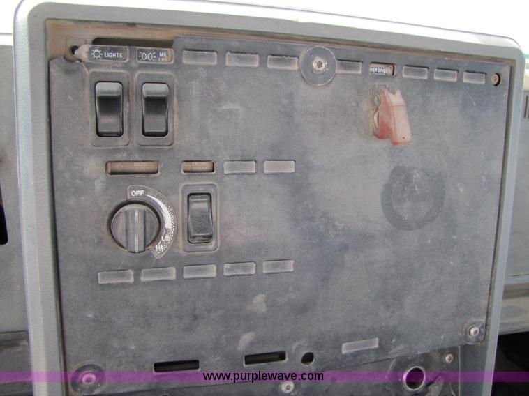 image for item 3541 1991 Mack CH613 semi truck