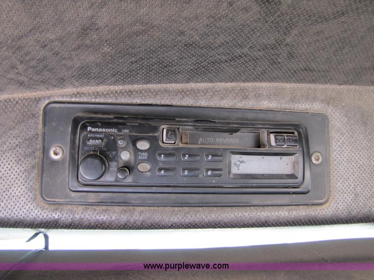 image for item 3541 1991 Mack CH613 semi truck