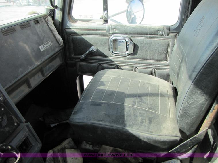 image for item 3541 1991 Mack CH613 semi truck