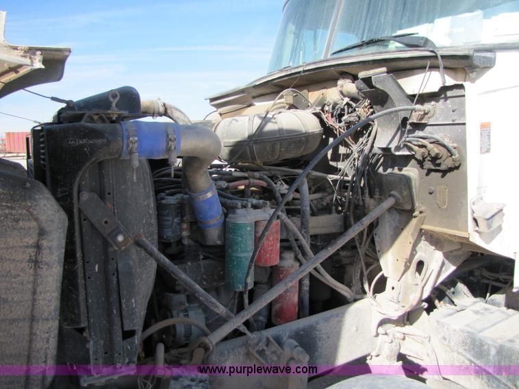 image for item 3541 1991 Mack CH613 semi truck