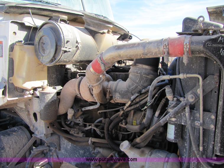 image for item 3541 1991 Mack CH613 semi truck