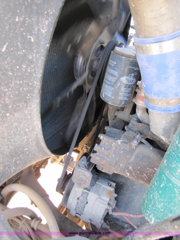 image for item 3541 1991 Mack CH613 semi truck